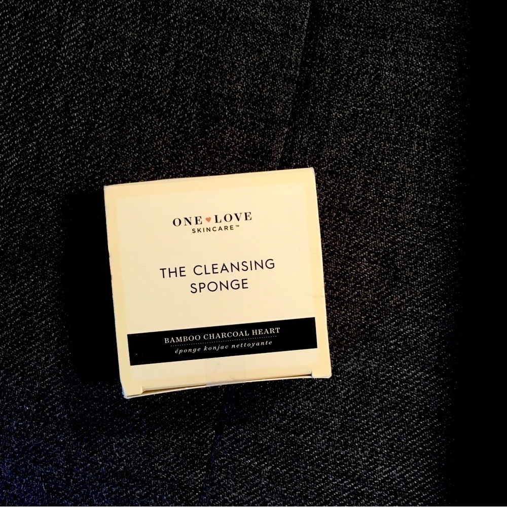 One Love Organics Bamboo Charcoal Heart Cleansing Sponge, New in Box